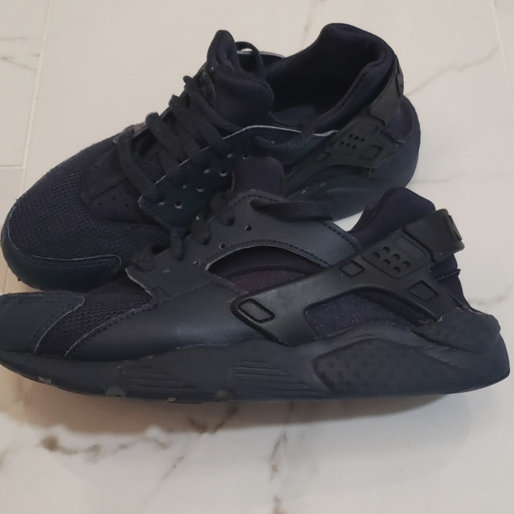 Nike hurraches 4.5 y big boy
